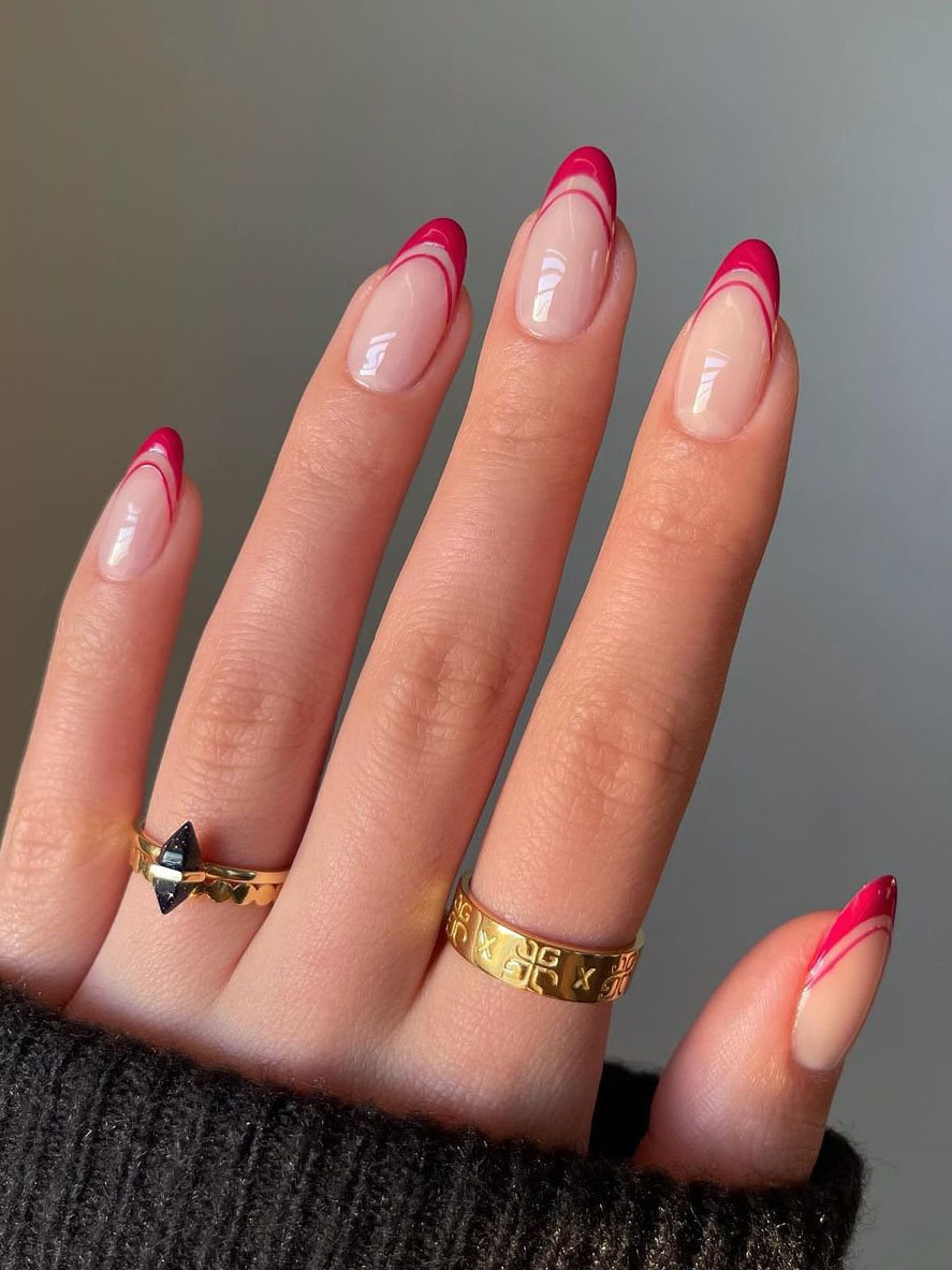 Winter Nails 2021 Trends To Spice Up Your Look; Snowflakes Nails; Winter Nails; Christmas Nails; Glitter Nails; Gold Foil Nails; Holiday Nails; Festive Nail Art #nailsdesign #christmasnails #nails #holidaynails #winternails