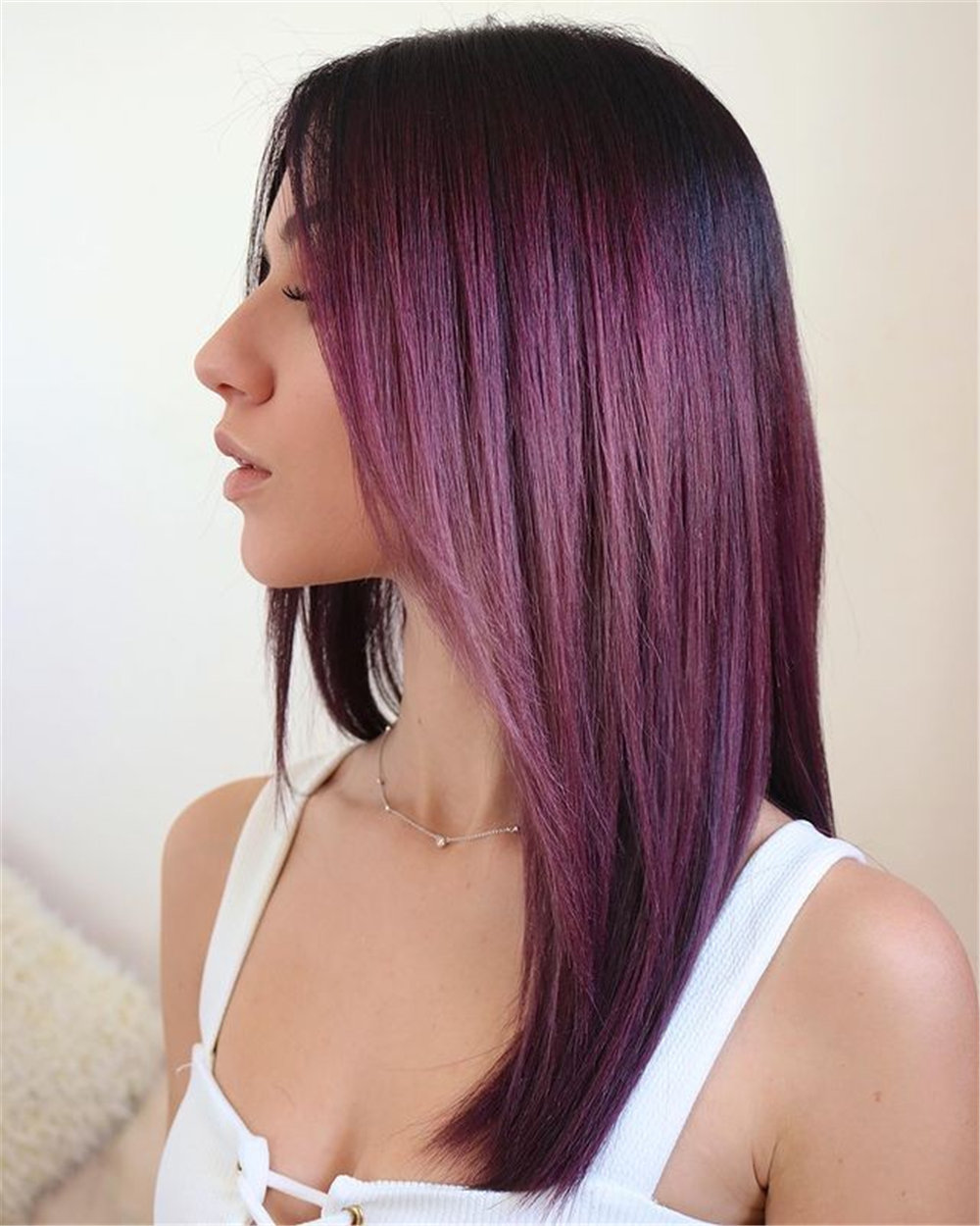 Burgundy Hair Color Trends 2022 for the Fall, burgundy hair color ideas, maroon haircuts for women