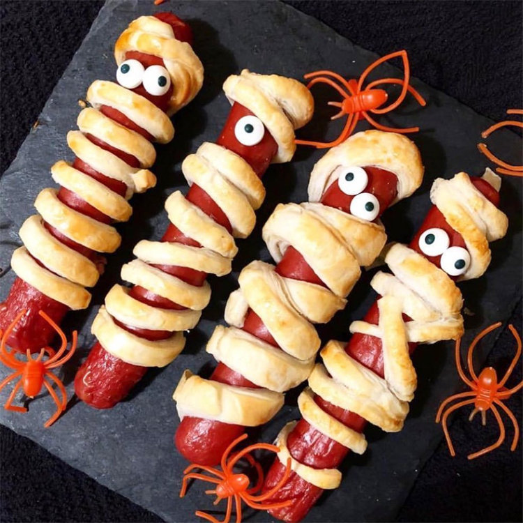 Cute and delicious Halloween food ideas. Click here for more such delicious easy halloween food, halloween food ideas for kids, halloween treats, fun halloween food ideas, #halloweenfood #halloweenfoodideas