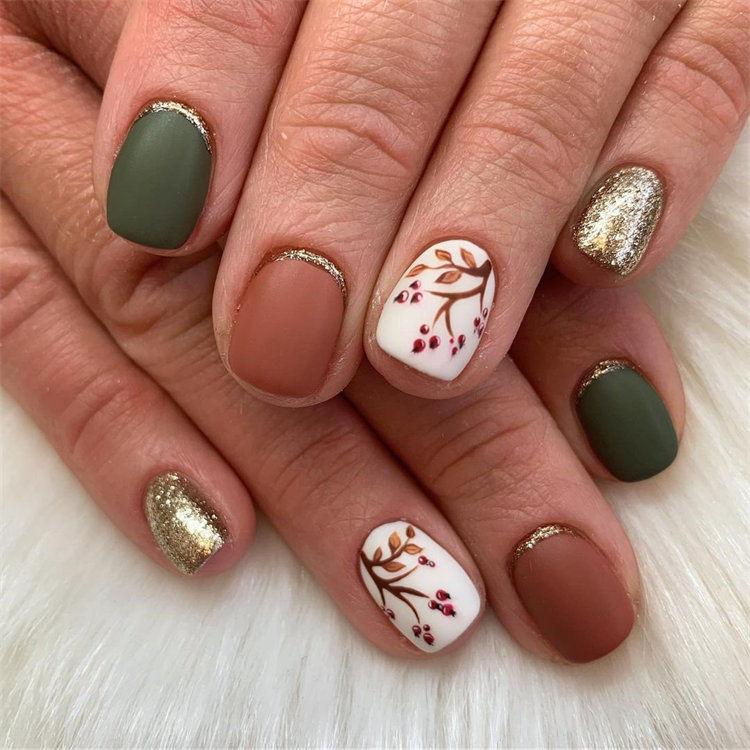 Gorgeous Fall Nail Art you'll Fall in Love With; Autumn Nail Design; Fall Nail Art; Leaf Nail Art; Nail Design; #autumnnails #fallnails #leafnailart #naildesign