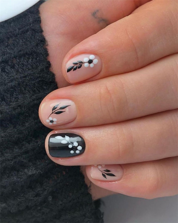 Gorgeous Fall Nail Art you'll Fall in Love With; Autumn Nail Design; Fall Nail Art; Leaf Nail Art; Nail Design; #autumnnails #fallnails #leafnailart #naildesign