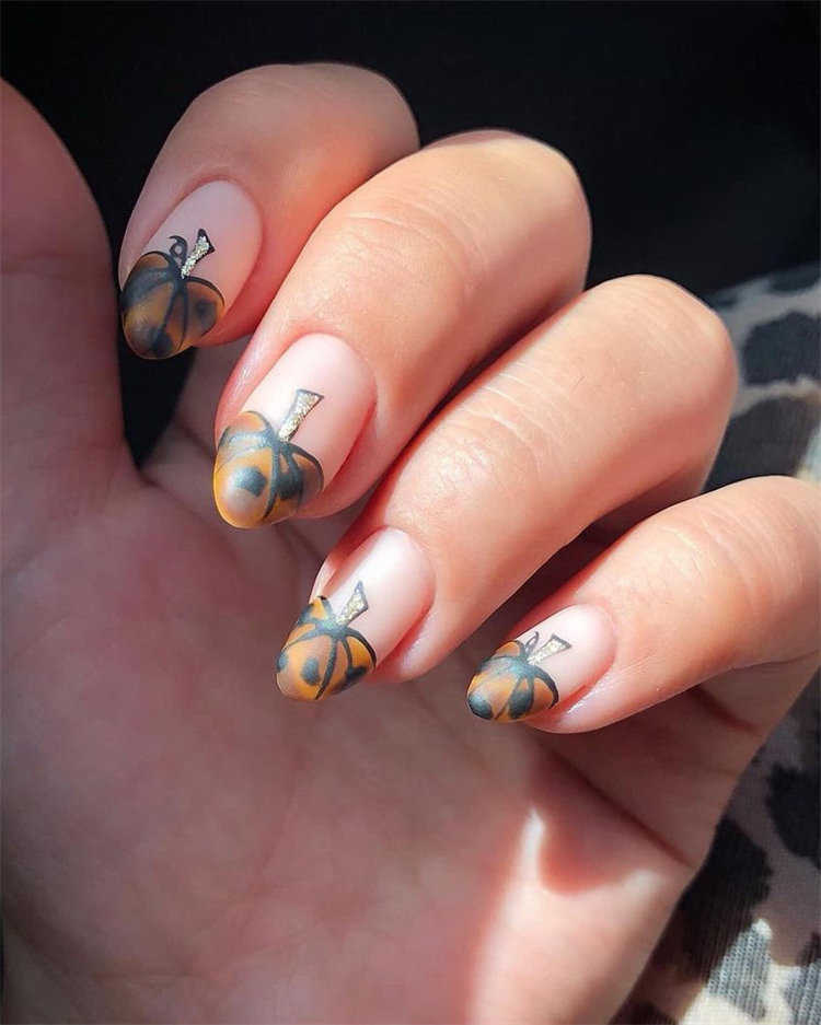 Looking for Halloween nail design and ideas? Here are the very best spooky nail art ideas from the coolest Instagram styles and Youtube tutorials of 2021, which including the pumpkin, the ghost, spider, drip and more.