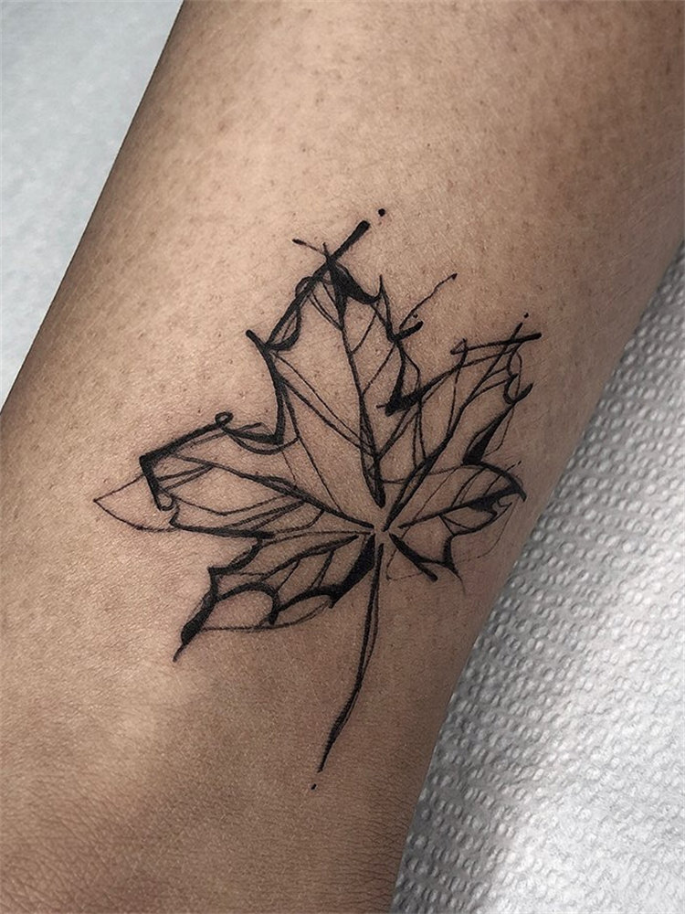 30 Minimalist Leaf Tattoos Ideas for Women that Celebrate the Fall -  Flymeso Blog