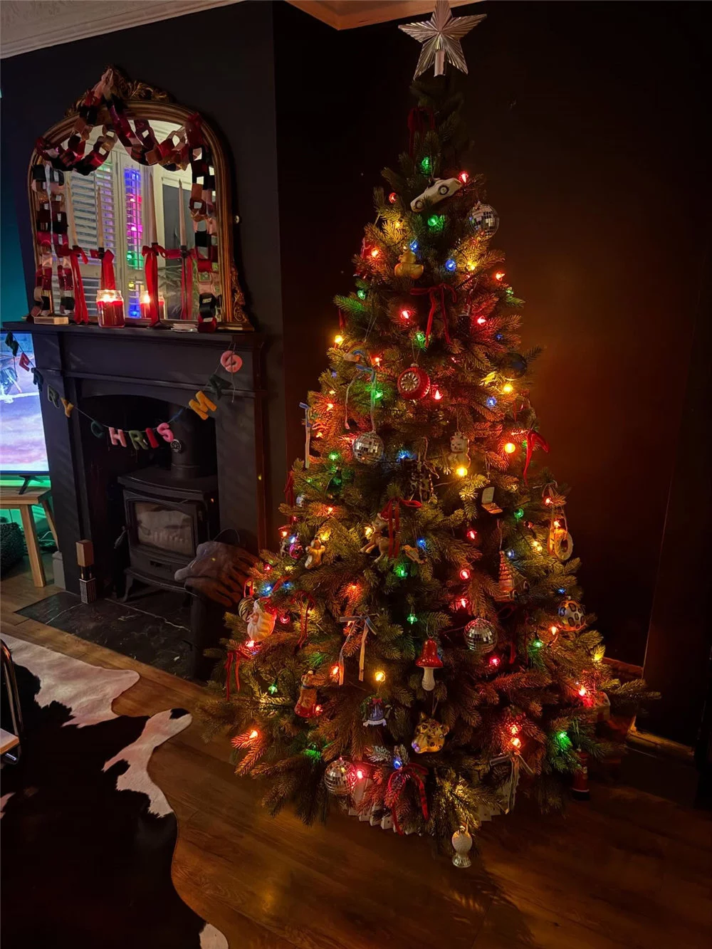 Save these unique Christmas tree ideas for your best holiday season yet! Tap to see all 20+ stunning holiday designs and start decorating today! #ChristmasTreeDecor #HolidayDecor #TreeIdeas #BohoChristmas #RusticChristmas #DIYChristmas #Christmas2025