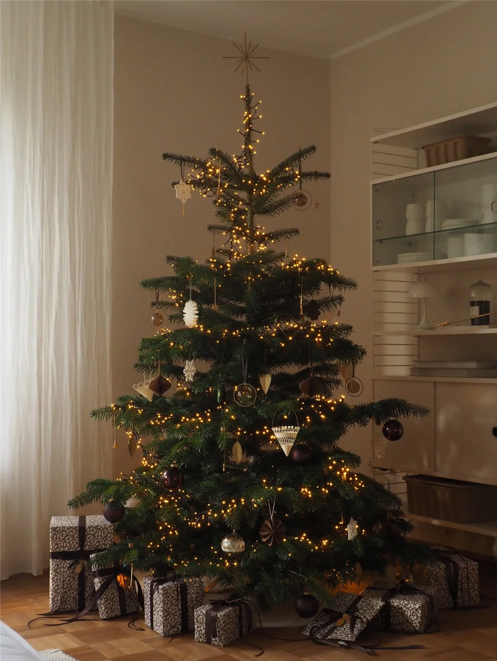 Save these unique Christmas tree ideas for your best holiday season yet! Tap to see all 20+ stunning holiday designs and start decorating today! #ChristmasTreeDecor #HolidayDecor #TreeIdeas #BohoChristmas #RusticChristmas #DIYChristmas #Christmas2025