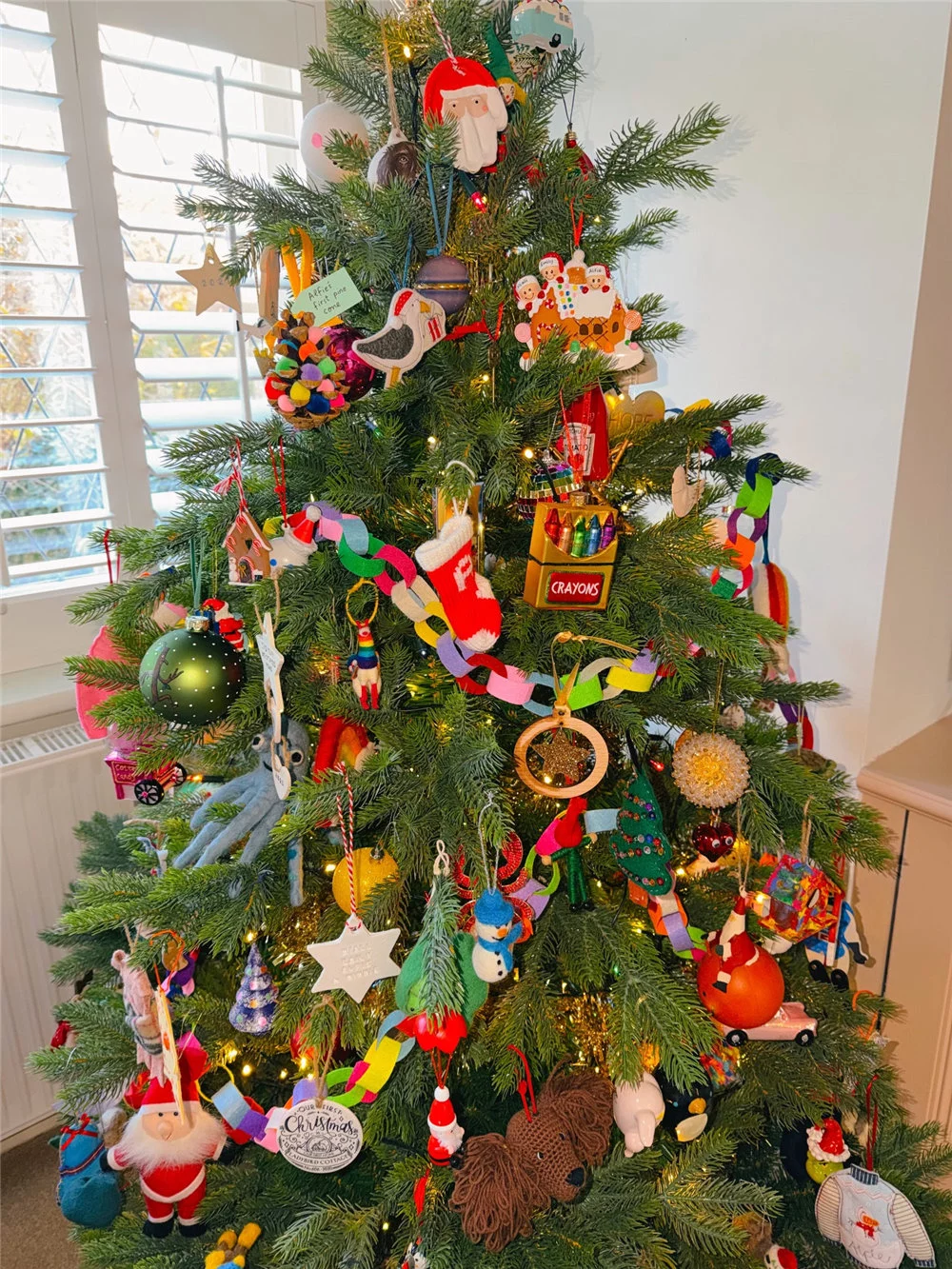 Save these unique Christmas tree ideas for your best holiday season yet! Tap to see all 20+ stunning holiday designs and start decorating today! #ChristmasTreeDecor #HolidayDecor #TreeIdeas #BohoChristmas #RusticChristmas #DIYChristmas #Christmas2025