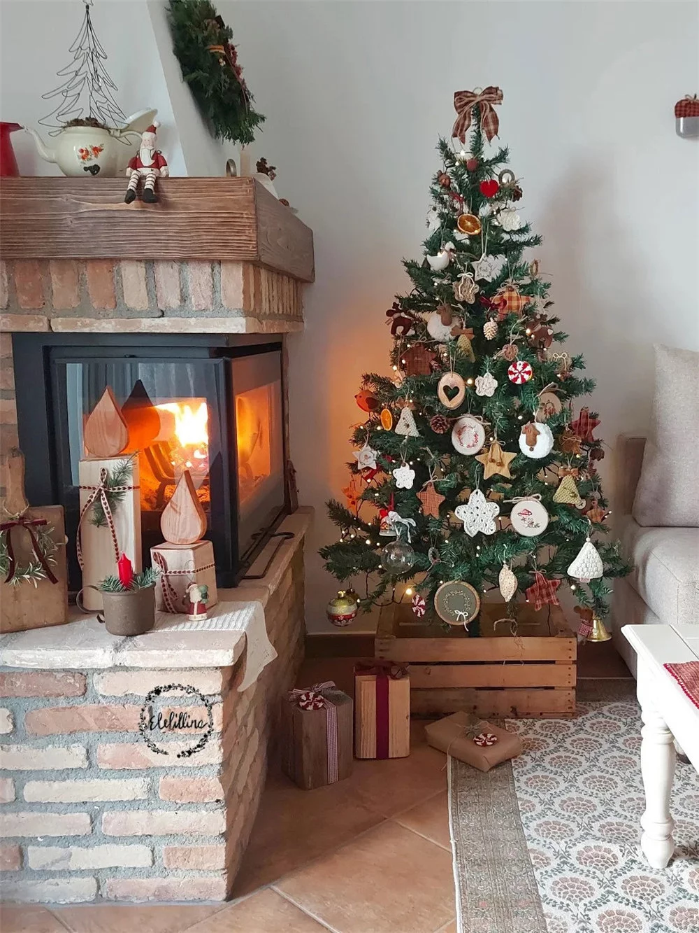 Save these unique Christmas tree ideas for your best holiday season yet! Tap to see all 20+ stunning holiday designs and start decorating today! #ChristmasTreeDecor #HolidayDecor #TreeIdeas #BohoChristmas #RusticChristmas #DIYChristmas #Christmas2025