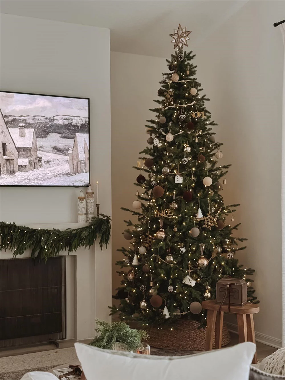 Save these unique Christmas tree ideas for your best holiday season yet! Tap to see all 20+ stunning holiday designs and start decorating today! #ChristmasTreeDecor #HolidayDecor #TreeIdeas #BohoChristmas #RusticChristmas #DIYChristmas #Christmas2025