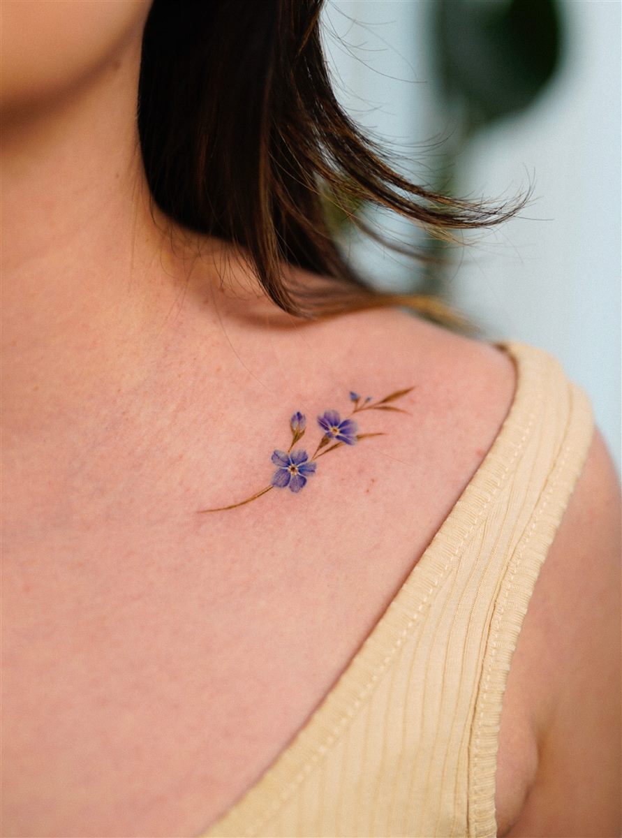 small floral collarbone tattoo for women summer 2026
