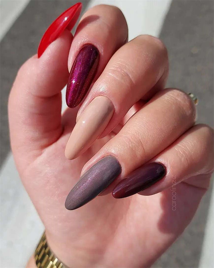 Browse through the best fall nails inspiration around, what better excuse is there to go all out in the nail department? Continue reading 35 Beautiful Nail Designs To Wear This Fall.