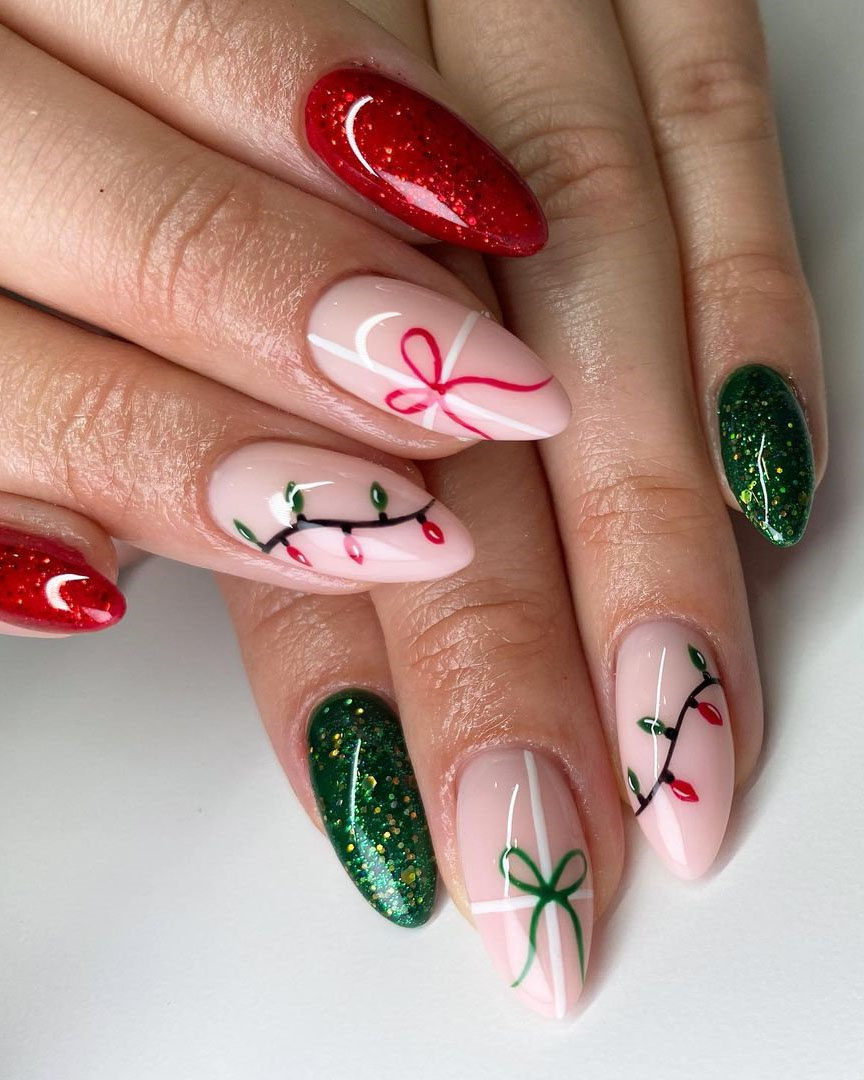 30 Christmas Nail Designs 2021 trends that are trendy Christmas manicure you have to try this year!