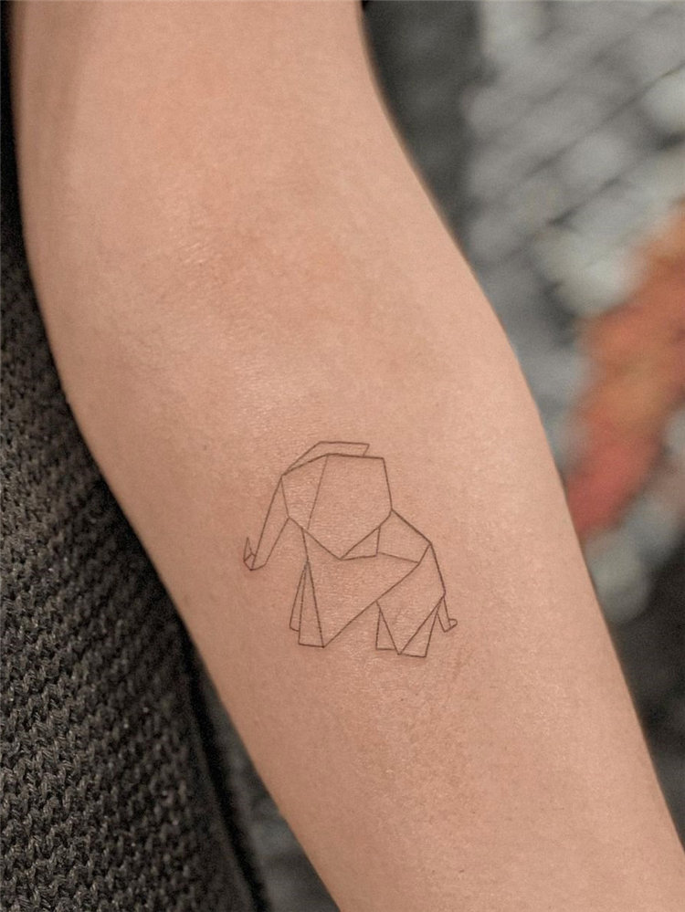 Here’s a list of all the coolest small tattoos we’ve seen thus far. You’re going to want to bookmark, right-click, or save these for your next tattoo.