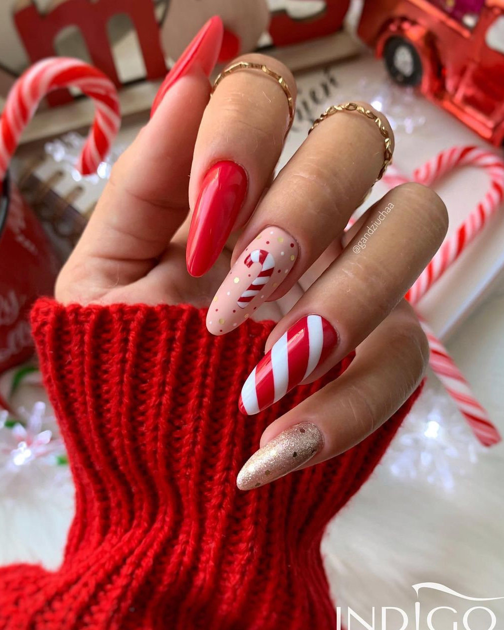 red and white nails christmas, winter nails 2021 trends, cute candy cane nails idea; santa nails design, reindeer nail designs #nailsdesign #christmasnails #nails #holidaynails #winternails