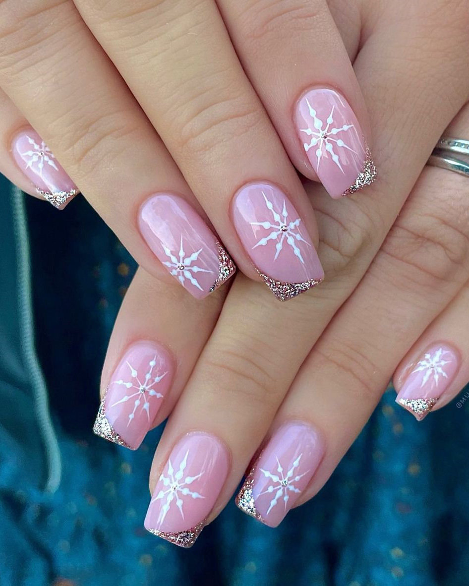Winter nails acrylic snowflakes, winter nails 2021 trends, winter nail designs, christmas nails, simple christmas nails 2021, #nailsdesign #christmasnails #nails #nailart #winternails