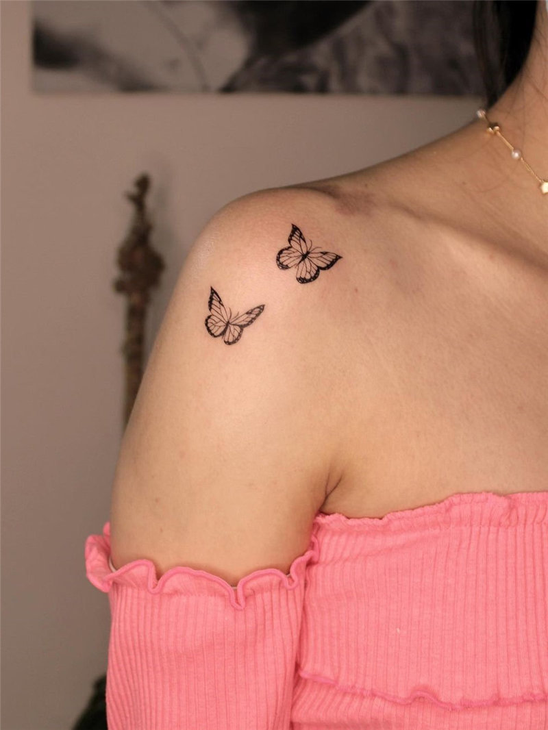 55 Most Attractive Collar Bone Tattoos Designs for Women