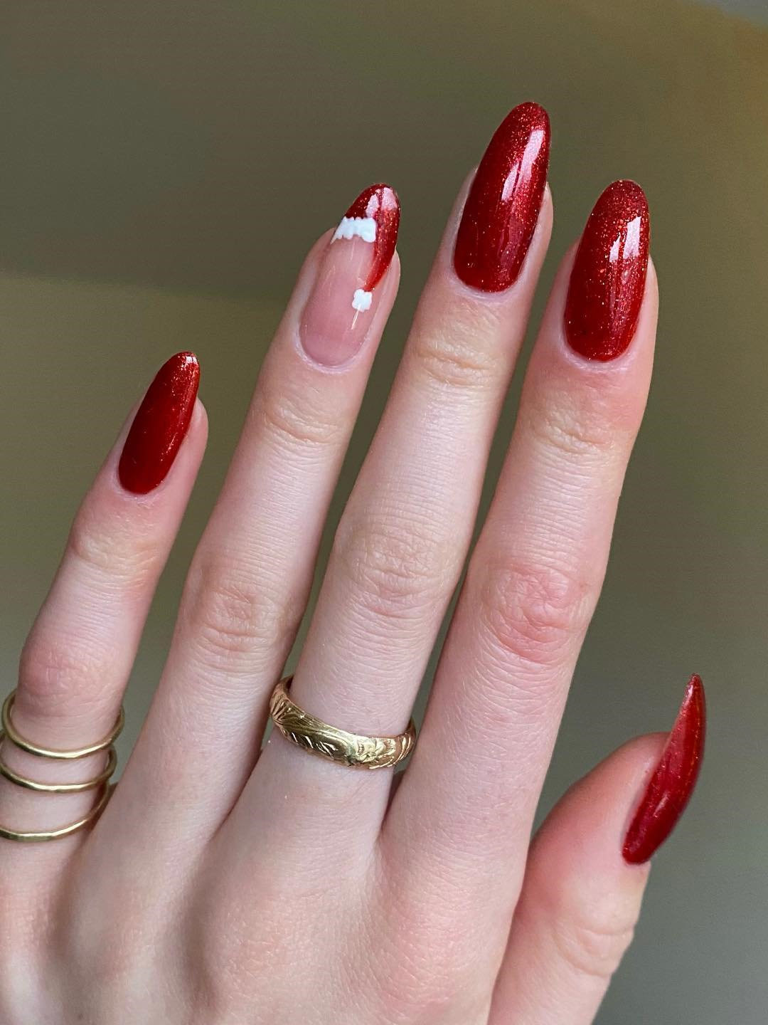 30+ Best Christmas Nails You Need To Try; This includes winter nails , holiday nails, santa nails, reindeer nails, christmas tree nails , holly nails, snowflakes nails & more! #holidaynails #christmasnails, #winternails