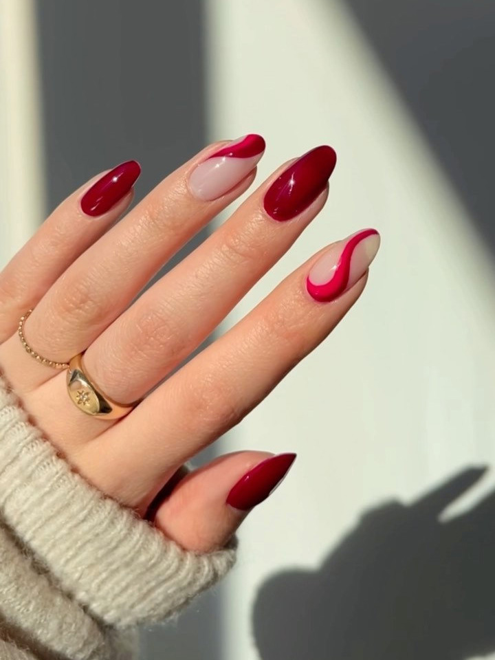 30+ Best Christmas Nails You Need To Try; This includes winter nails , holiday nails, santa nails, reindeer nails, christmas tree nails , holly nails, snowflakes nails & more! #holidaynails #christmasnails, #winternails