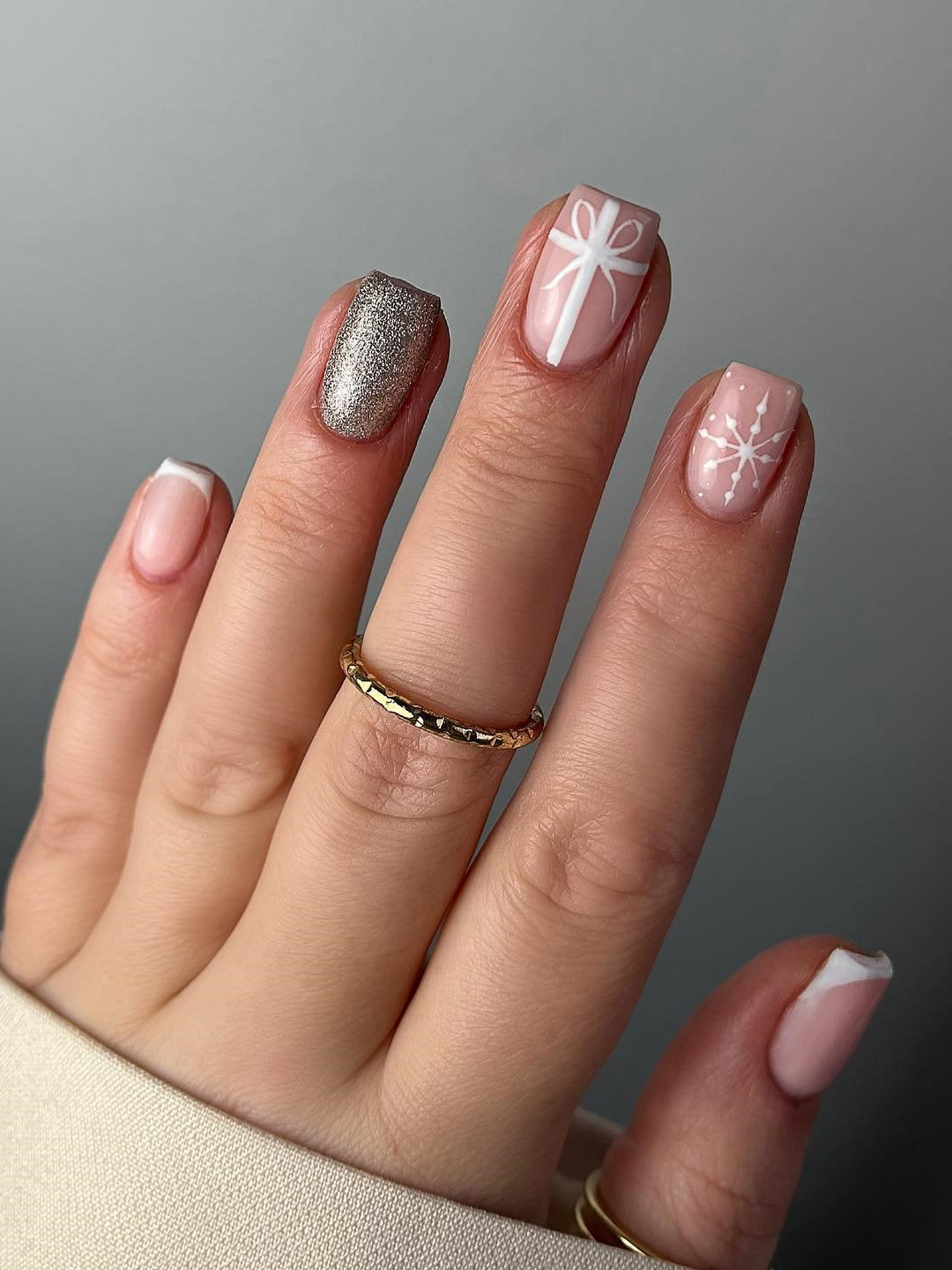 30+ Best Christmas Nails You Need To Try; This includes winter nails , holiday nails, santa nails, reindeer nails, christmas tree nails , holly nails, snowflakes nails & more! #holidaynails #christmasnails, #winternails