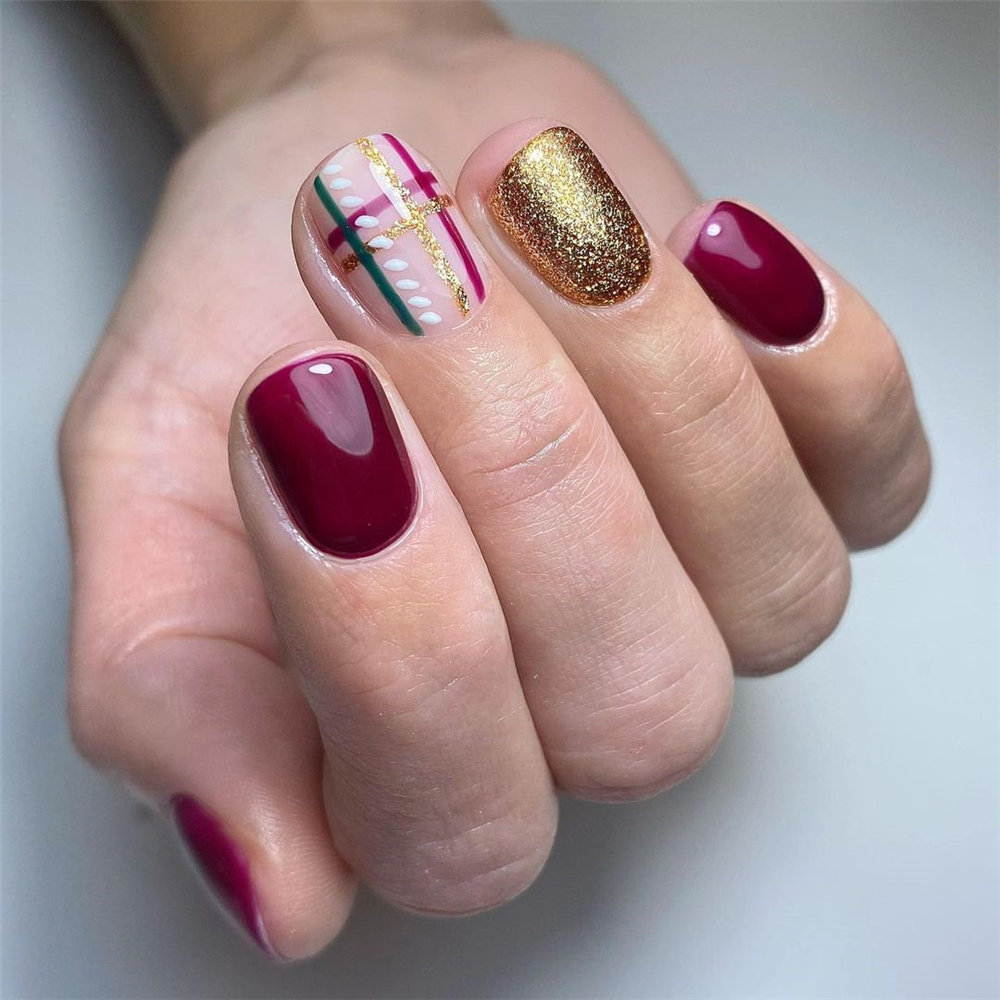 40 Christmas Nail Designs To Try This Winter