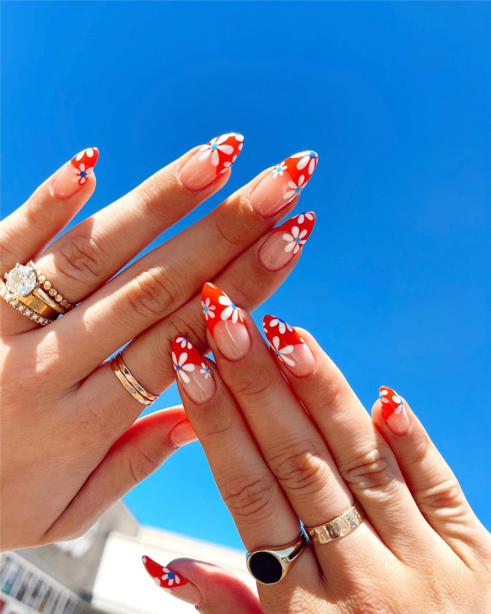 Catching the tail-end of summer and enjoy these summer nail art. summer nails 2022 trends #summernails2022 #summernails #nailart #naildesigns #manicure