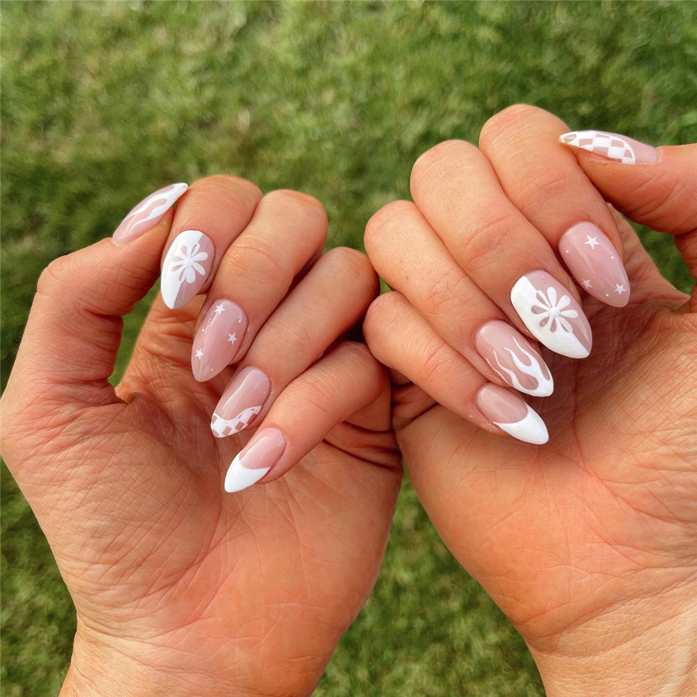 Catching the tail-end of summer and enjoy these summer nail art. summer nails 2022 trends #summernails2022 #summernails #nailart #naildesigns #manicure