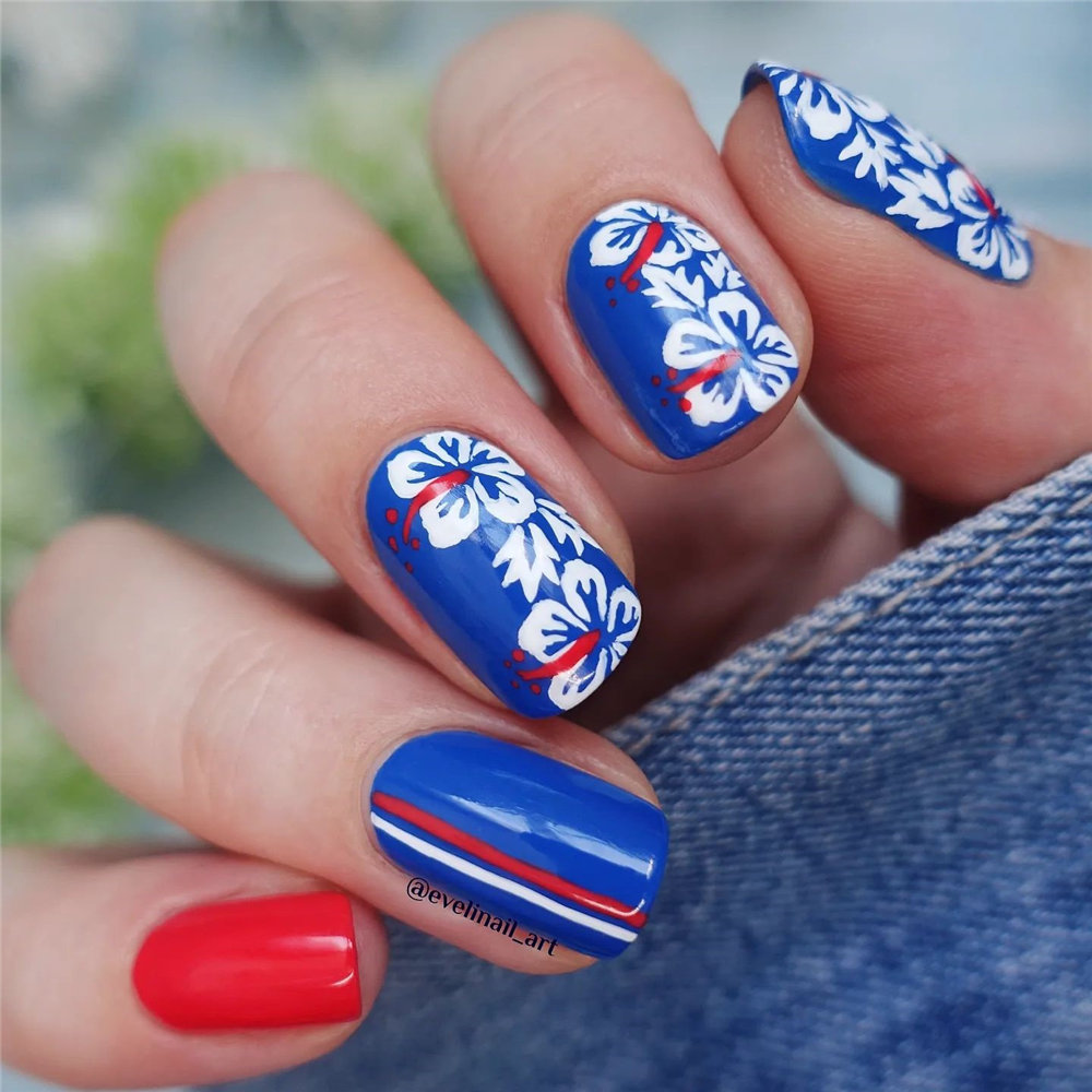 Catching the tail-end of summer and enjoy these summer nail art. summer nails 2022 trends #summernails2022 #summernails #nailart #naildesigns #manicure