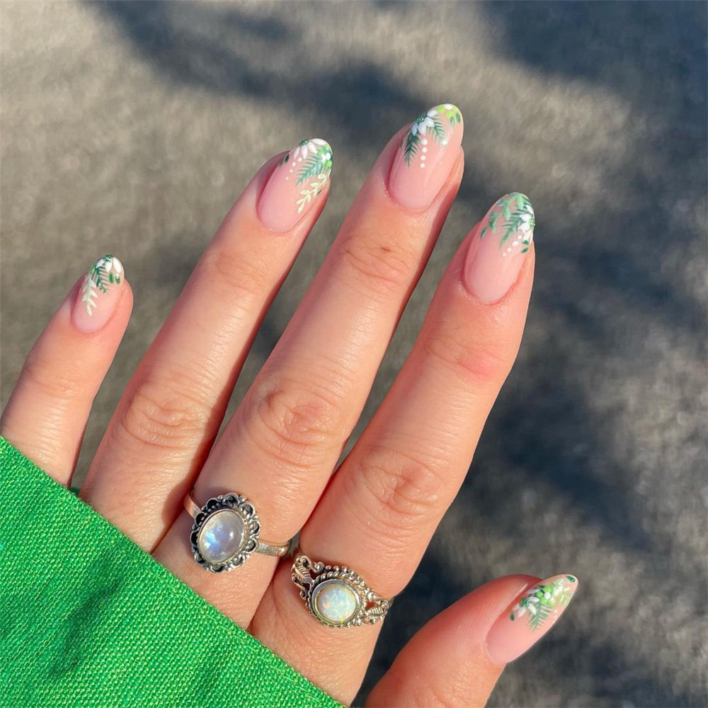 Catching the tail-end of summer and enjoy these summer nail art. summer nails 2022 trends #summernails2022 #summernails #nailart #naildesigns #manicure