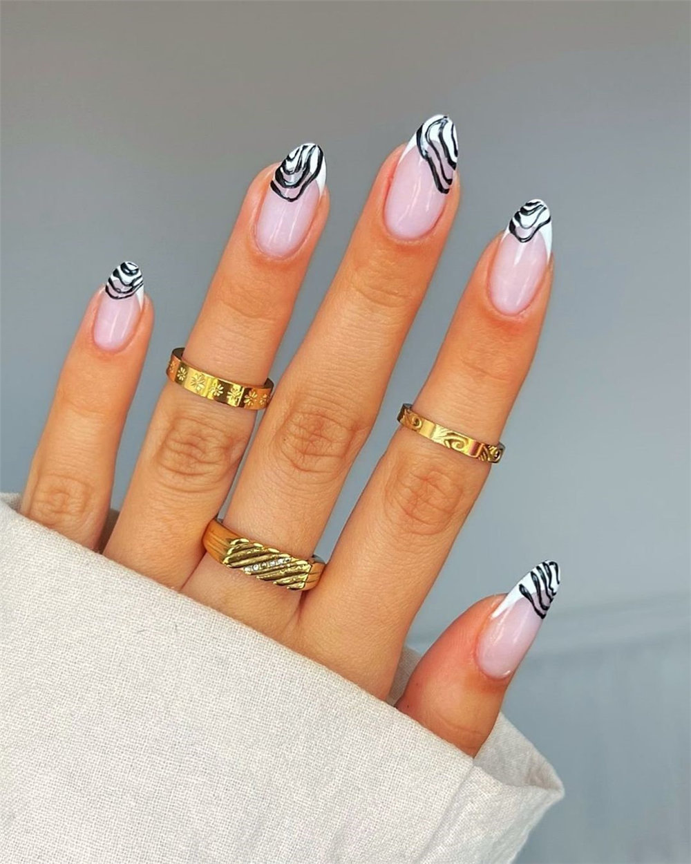 Catching the tail-end of summer and enjoy these summer nail art. summer nails 2022 trends #summernails2022 #summernails #nailart #naildesigns #manicure