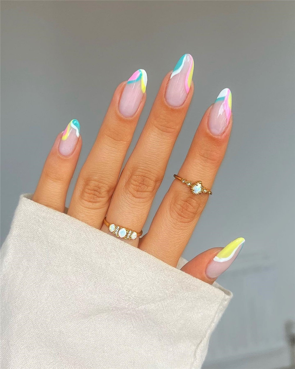 Catching the tail-end of summer and enjoy these summer nail art. summer nails 2022 trends #summernails2022 #summernails #nailart #naildesigns #manicure