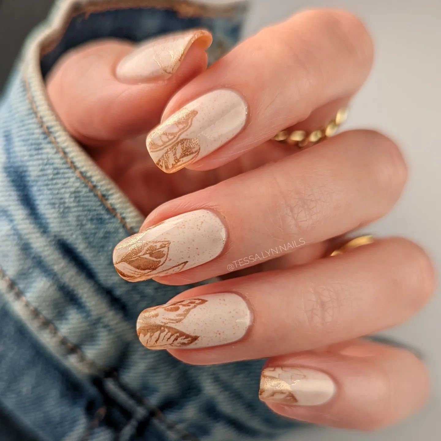 simple leaf nail art, fall nails design, autumn manicure