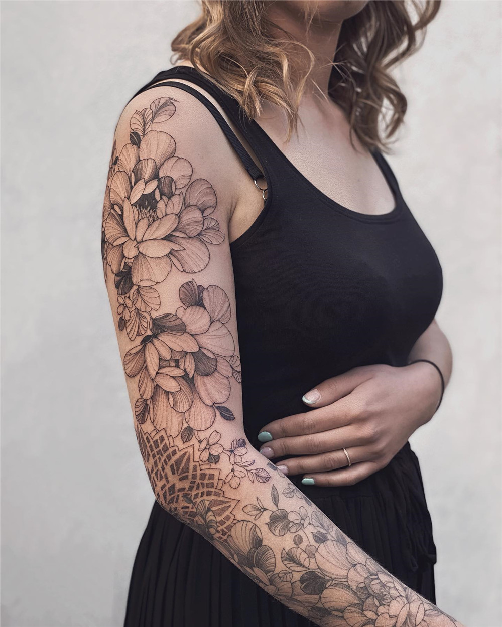 floral sleeve tattoo design for women; sleeve tattoo, tattoos for women, sleeve tattoo design, floral sleeve tattoo, #sleevetattoo #tattoosforwomen, #floralsleevetattoo