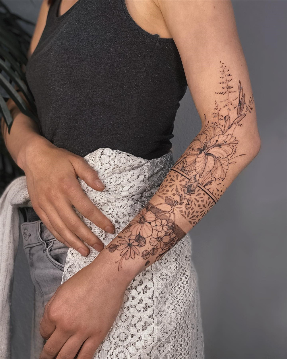 floral sleeve tattoo design for women; sleeve tattoo, tattoos for women, sleeve tattoo design, floral sleeve tattoo, #sleevetattoo #tattoosforwomen, #floralsleevetattoo