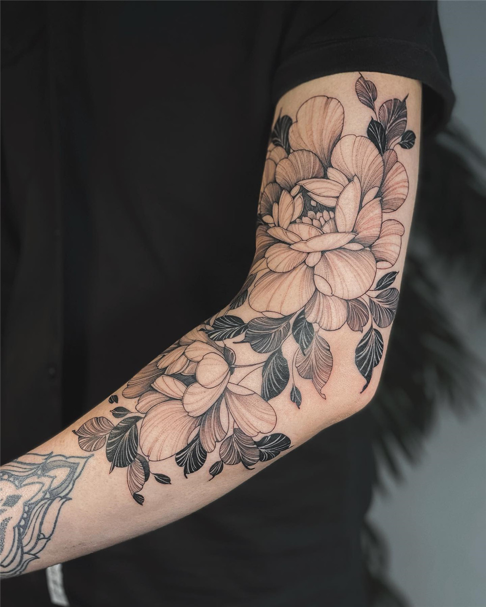 floral sleeve tattoo design for women; sleeve tattoo, tattoos for women, sleeve tattoo design, floral sleeve tattoo, #sleevetattoo #tattoosforwomen, #floralsleevetattoo