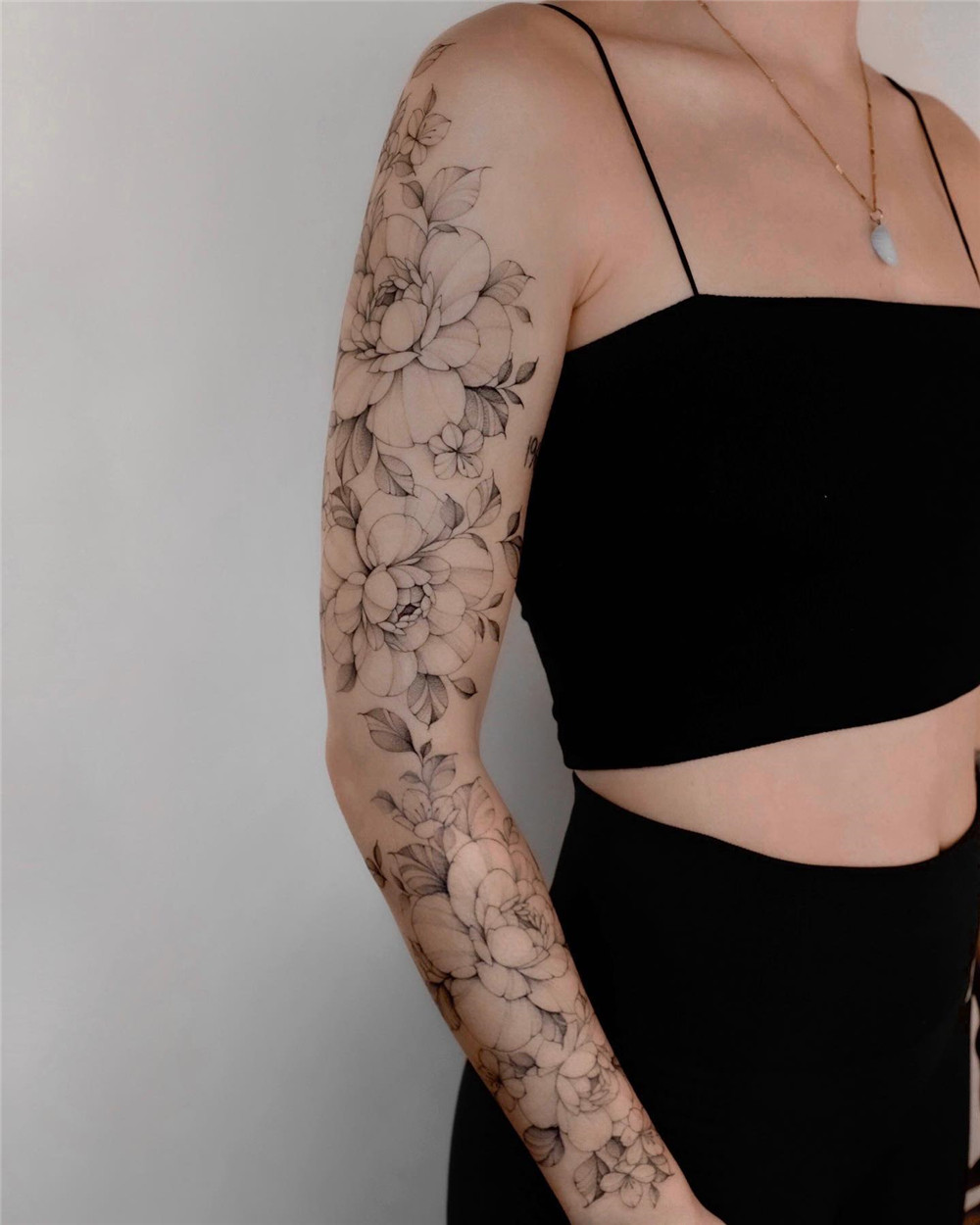 floral sleeve tattoo design for women; sleeve tattoo, tattoos for women, sleeve tattoo design, floral sleeve tattoo, #sleevetattoo #tattoosforwomen, #floralsleevetattoo