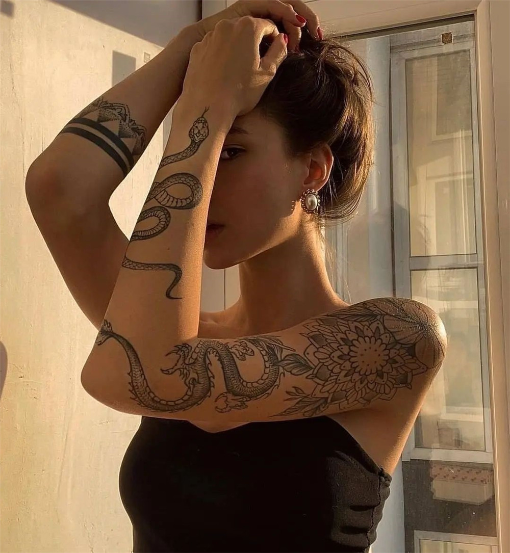 floral sleeve tattoo design for women; sleeve tattoo, tattoos for women, sleeve tattoo design, floral sleeve tattoo, #sleevetattoo #tattoosforwomen, #floralsleevetattoo