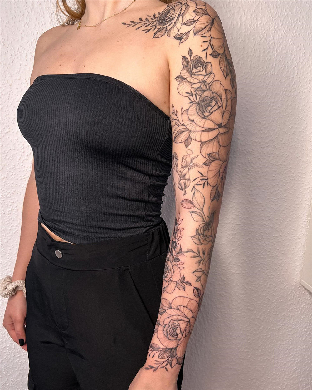 floral sleeve tattoo design for women; sleeve tattoo, tattoos for women, sleeve tattoo design, floral sleeve tattoo, #sleevetattoo #tattoosforwomen, #floralsleevetattoo