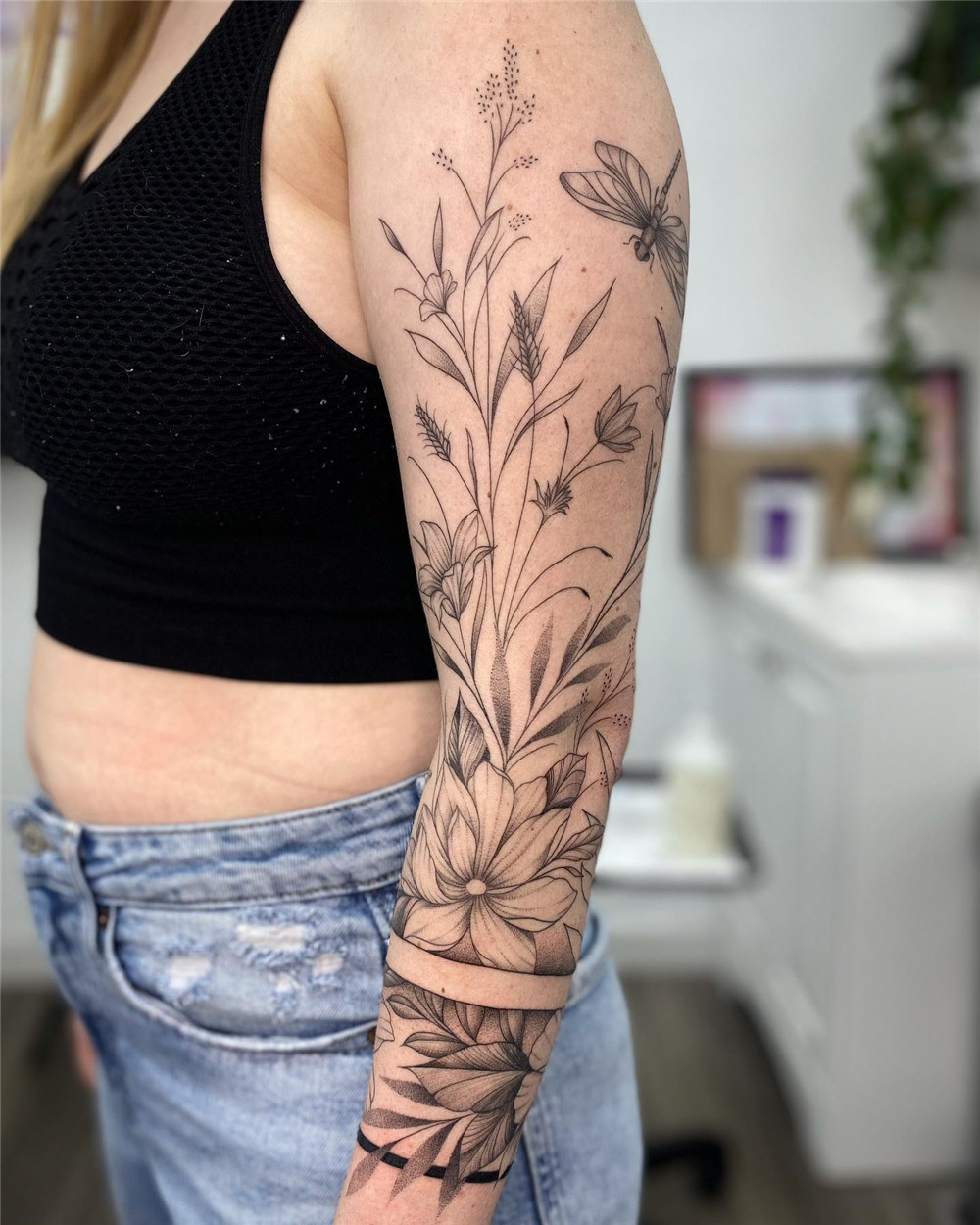 floral sleeve tattoo design for women; sleeve tattoo, tattoos for women, sleeve tattoo design, floral sleeve tattoo, #sleevetattoo #tattoosforwomen, #floralsleevetattoo