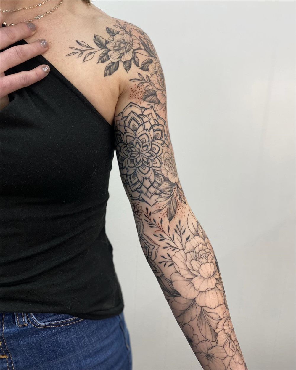 floral sleeve tattoo design for women; sleeve tattoo, tattoos for women, sleeve tattoo design, floral sleeve tattoo, #sleevetattoo #tattoosforwomen, #floralsleevetattoo
