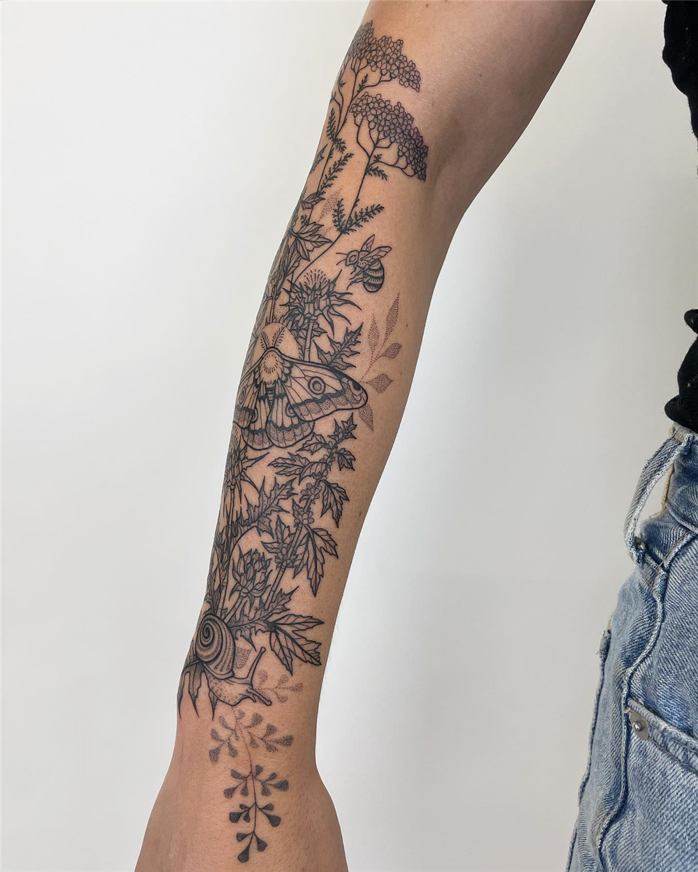 floral sleeve tattoo design for women; sleeve tattoo, tattoos for women, sleeve tattoo design, floral sleeve tattoo, #sleevetattoo #tattoosforwomen, #floralsleevetattoo