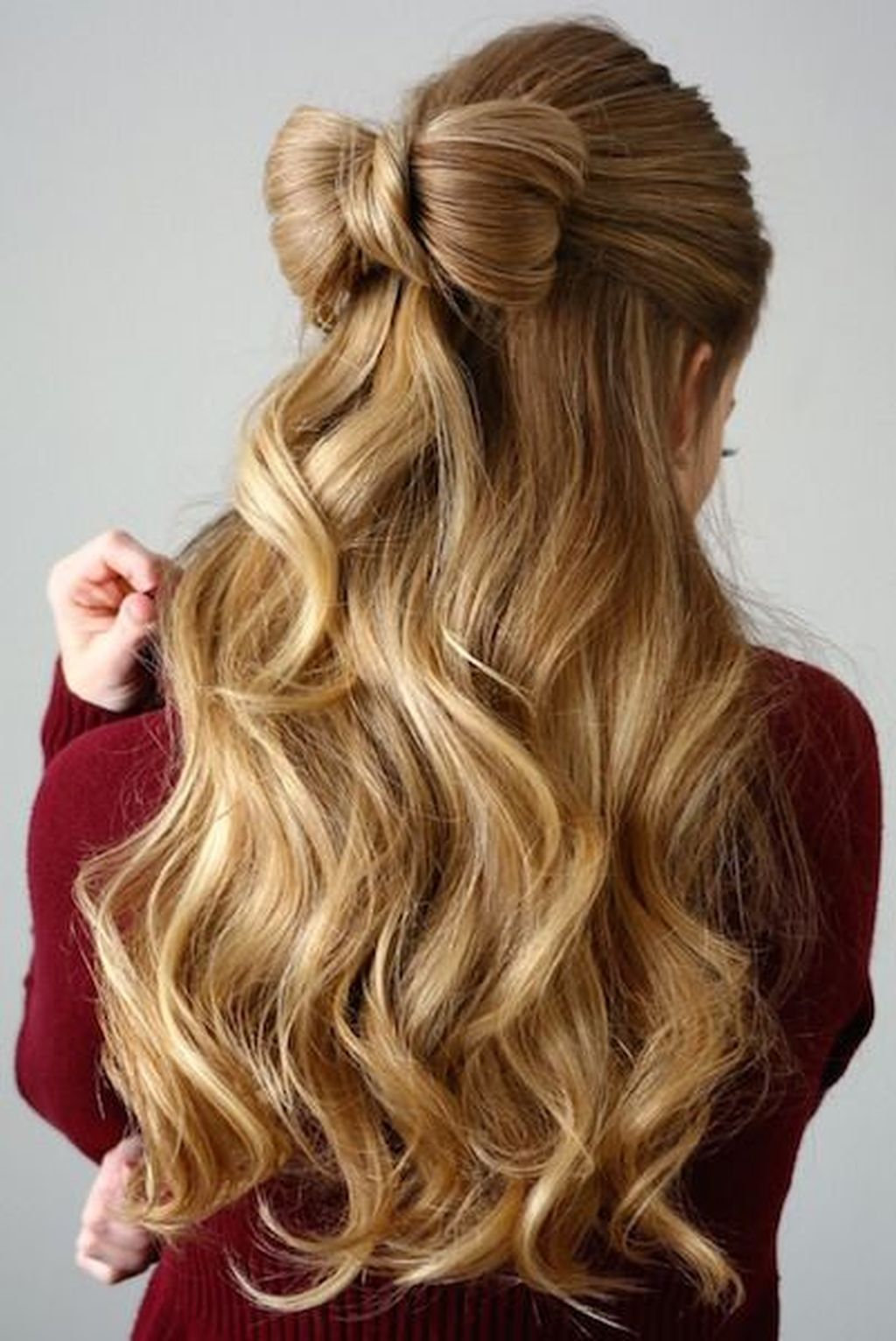 To give you some easy hairstyles inspiration, we have found 60 easy and quick hairstyles. Include easy hairstyles for medium hair, long hair and short hair. Whether you to school or to work these easy hairstyles are sure to draw compliments.