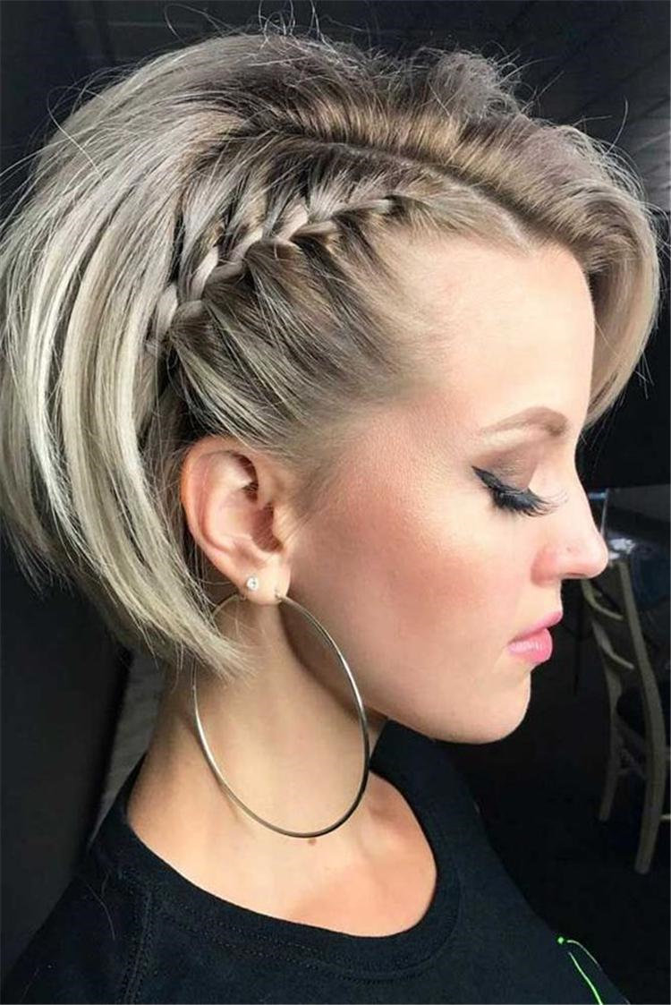 To give you some easy hairstyles inspiration, we have found 60 easy and quick hairstyles. Include easy hairstyles for medium hair, long hair and short hair. Whether you to school or to work these easy hairstyles are sure to draw compliments.