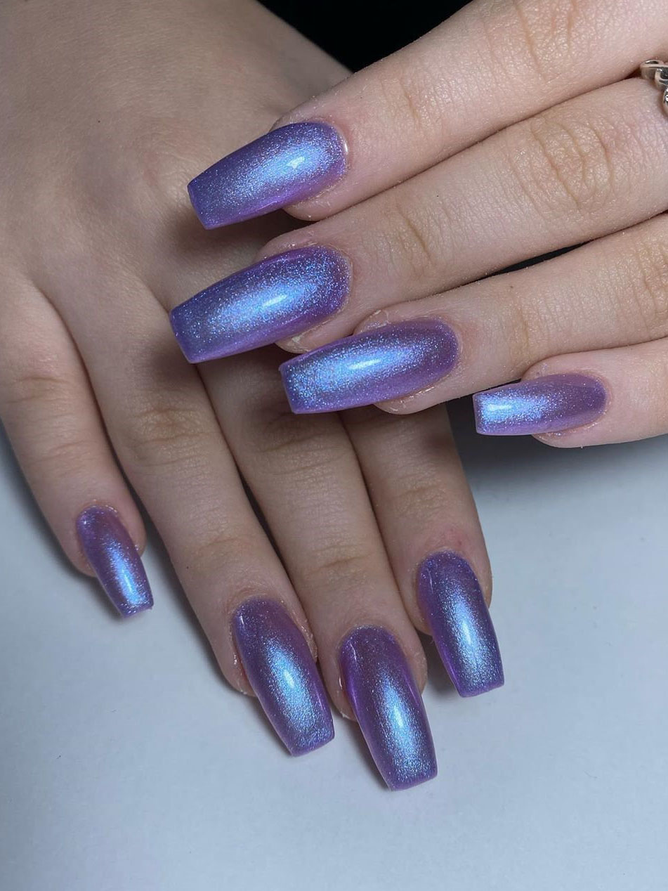 To show how gorgeous long nails can be, we have found 40 ideas that are super trendy right now. You will find glitter nails, acrylic nail, coffin and almond nails designs and more.