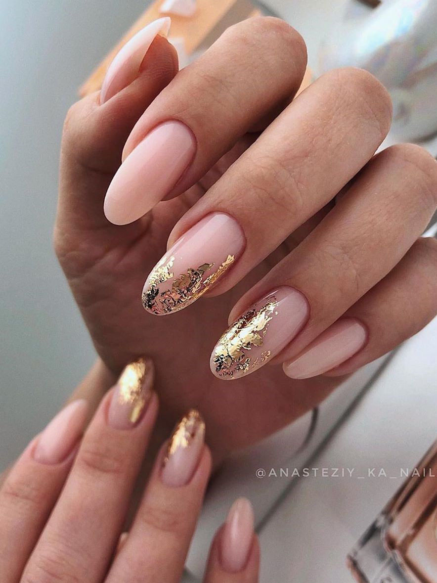 To show how gorgeous long nails can be, we have found 40 ideas that are super trendy right now. You will find glitter nails, acrylic nail, coffin and almond nails designs and more.