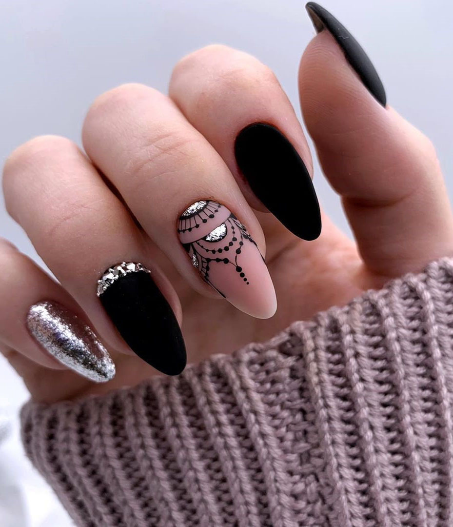 To show how gorgeous long nails can be, we have found 40 ideas that are super trendy right now. You will find glitter nails, acrylic nail, coffin and almond nails designs and more.