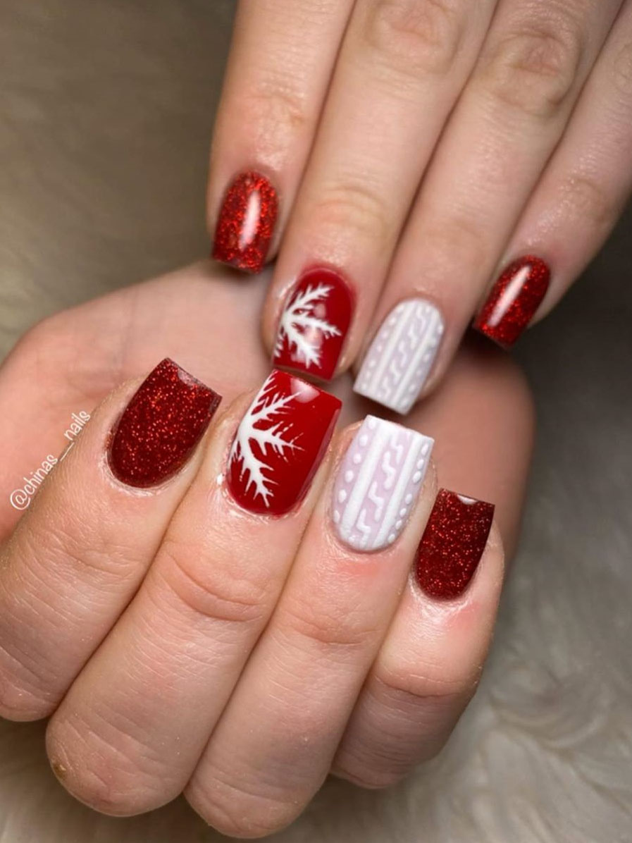 To show how gorgeous long nails can be, we have found 40 ideas that are super trendy right now. You will find glitter nails, acrylic nail, coffin and almond nails designs and more.