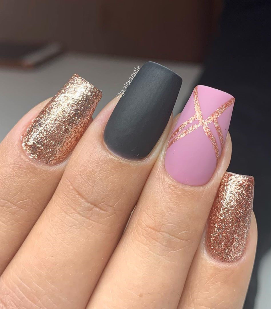 To show how gorgeous long nails can be, we have found 40 ideas that are super trendy right now. You will find glitter nails, acrylic nail, coffin and almond nails designs and more.