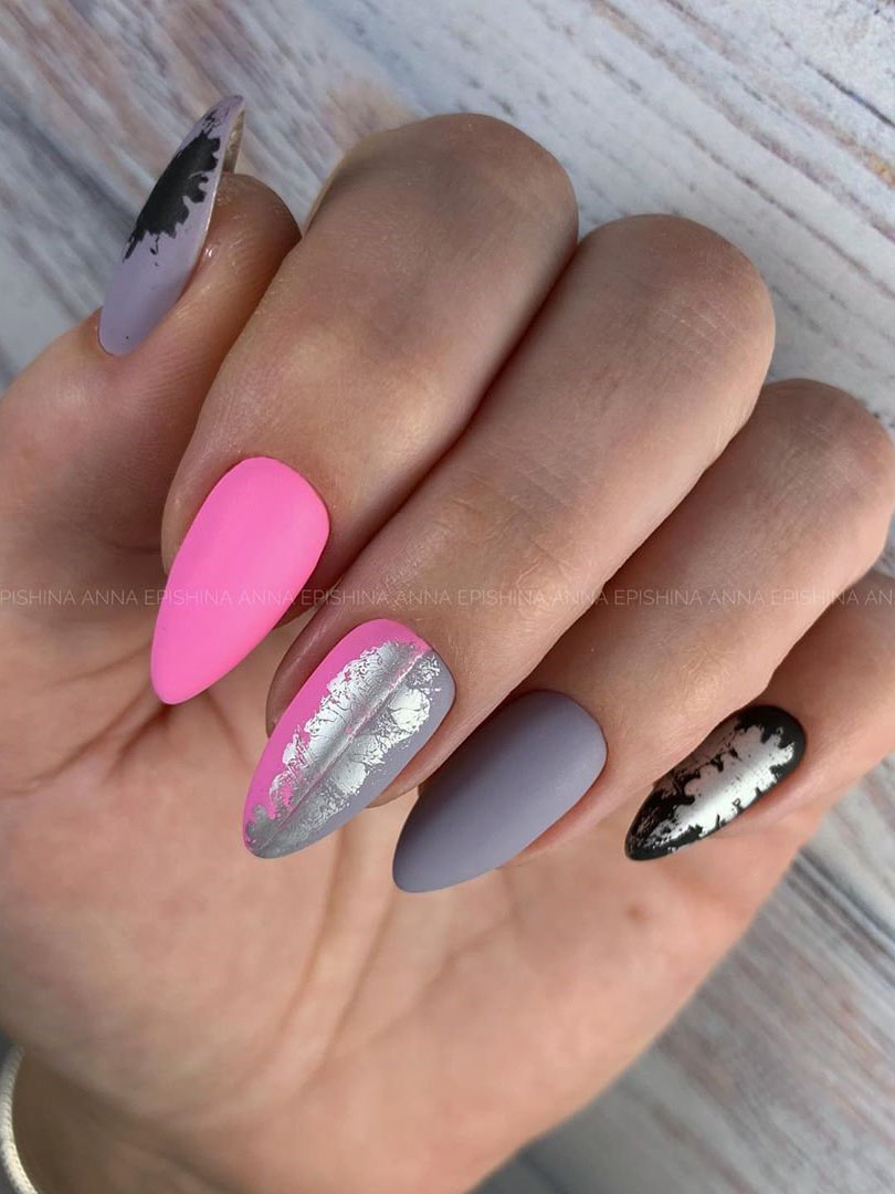 To show how gorgeous long nails can be, we have found 40 ideas that are super trendy right now. You will find glitter nails, acrylic nail, coffin and almond nails designs and more.