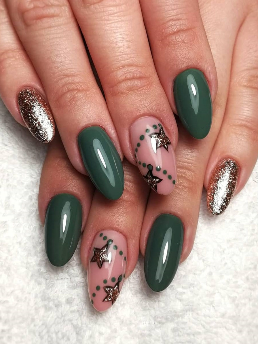 To show how gorgeous long nails can be, we have found 40 ideas that are super trendy right now. You will find glitter nails, acrylic nail, coffin and almond nails designs and more.