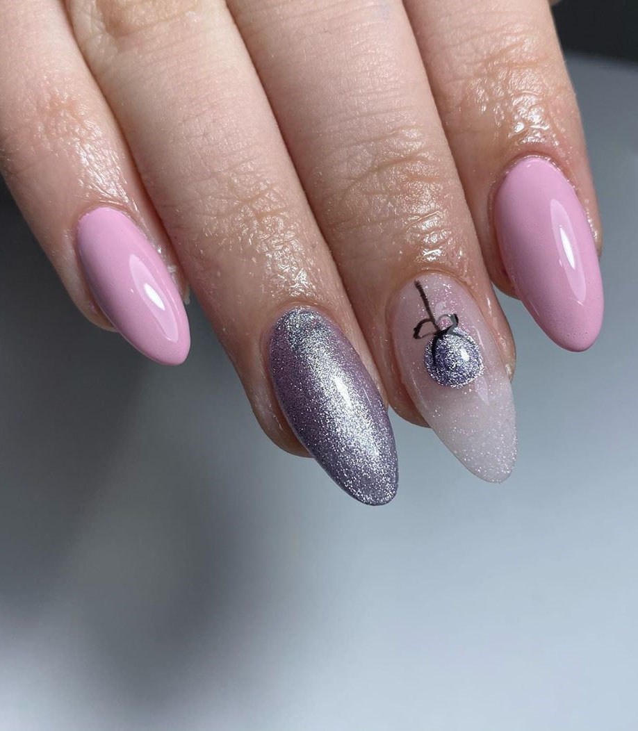 To show how gorgeous long nails can be, we have found 40 ideas that are super trendy right now. You will find glitter nails, acrylic nail, coffin and almond nails designs and more.