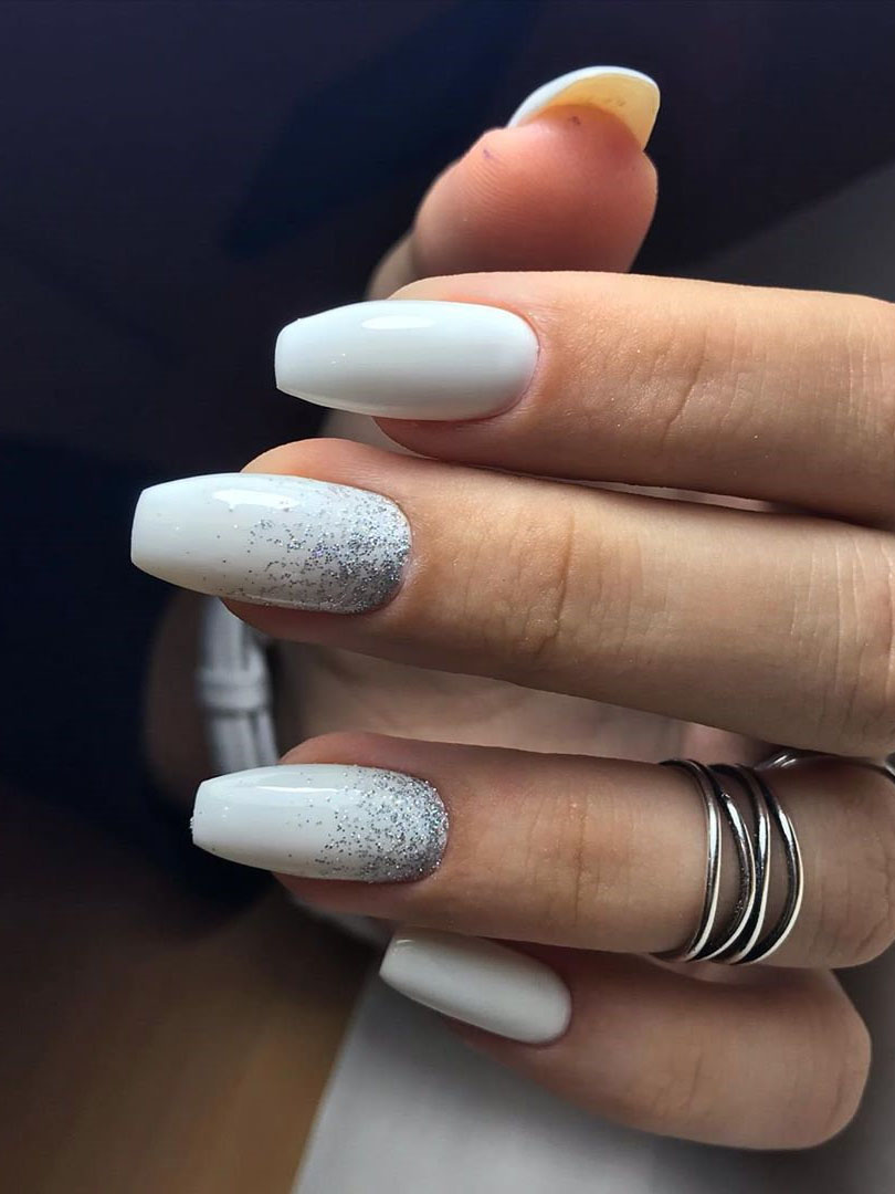 To show how gorgeous long nails can be, we have found 40 ideas that are super trendy right now. You will find glitter nails, acrylic nail, coffin and almond nails designs and more.